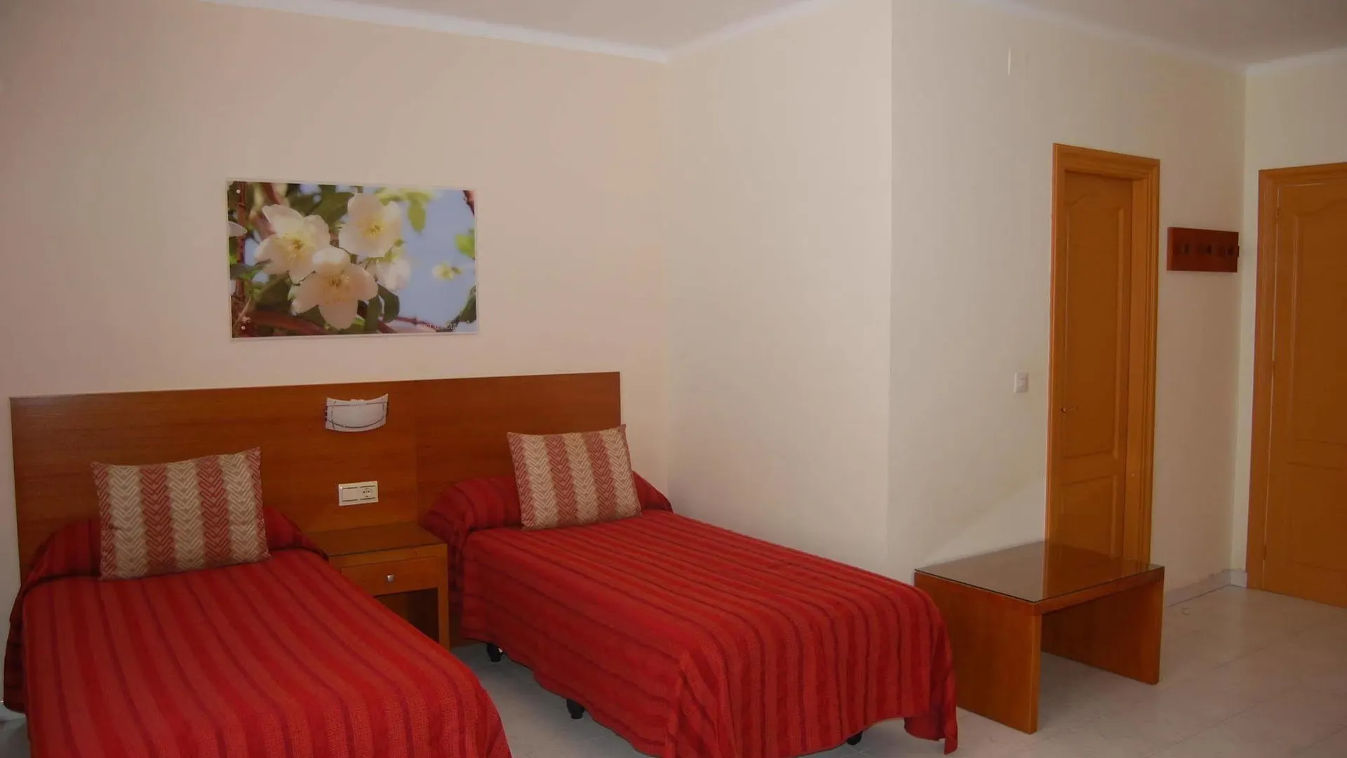 Hostal Marazul Nerja 2*,